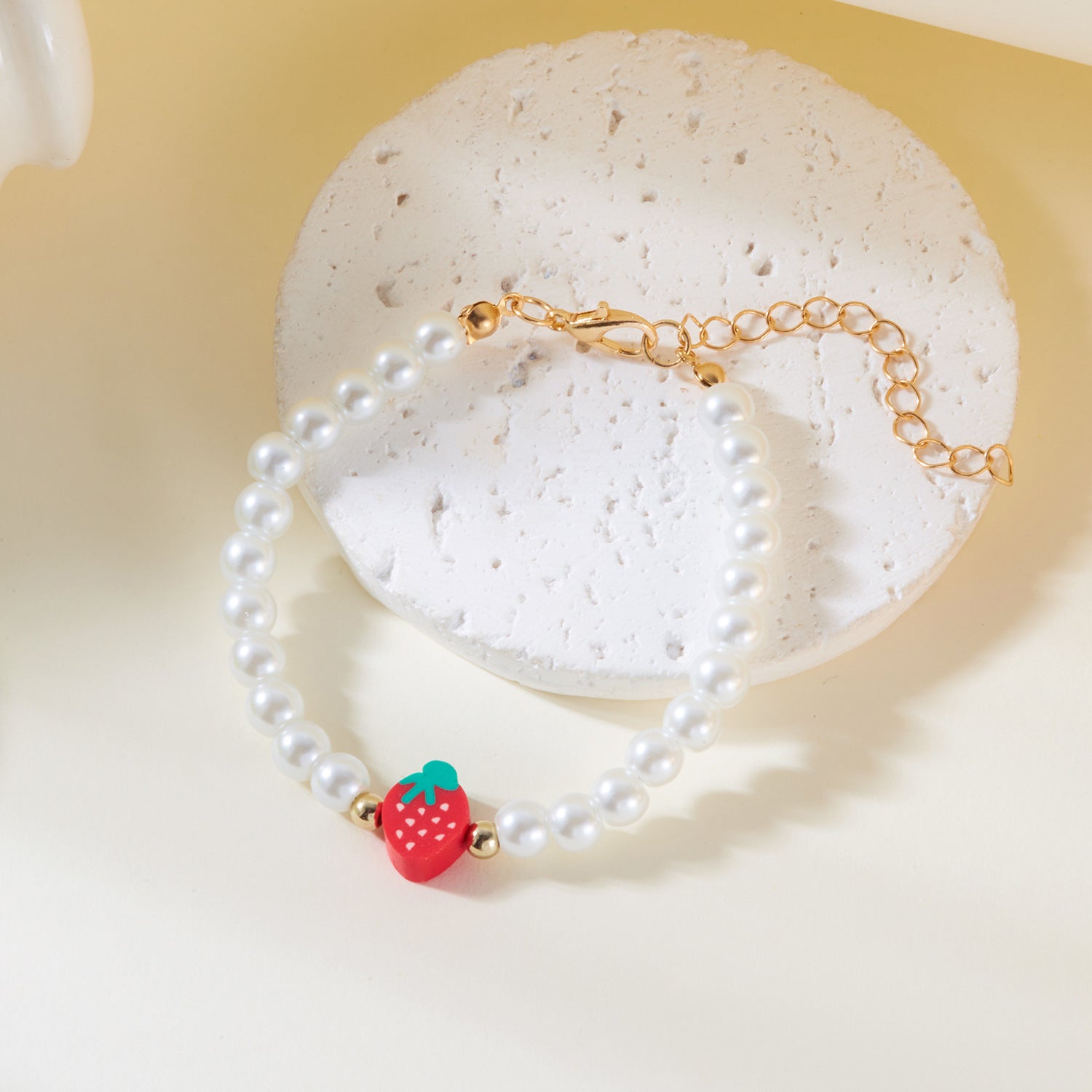 Wholesale Strawberry necklace simple summer small fresh soft ceramic rice pearl necklace female